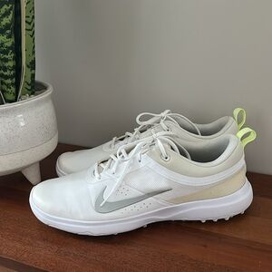 Nike Akamai Woman's Golf Shoes White Silver Lightweight Narrow Size 8.5